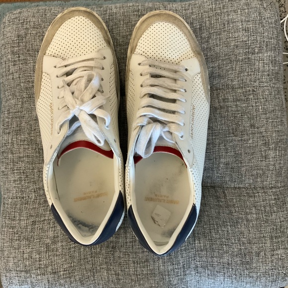 Saint Laurent, white with trim, smoke free home - Picture 6 of 7